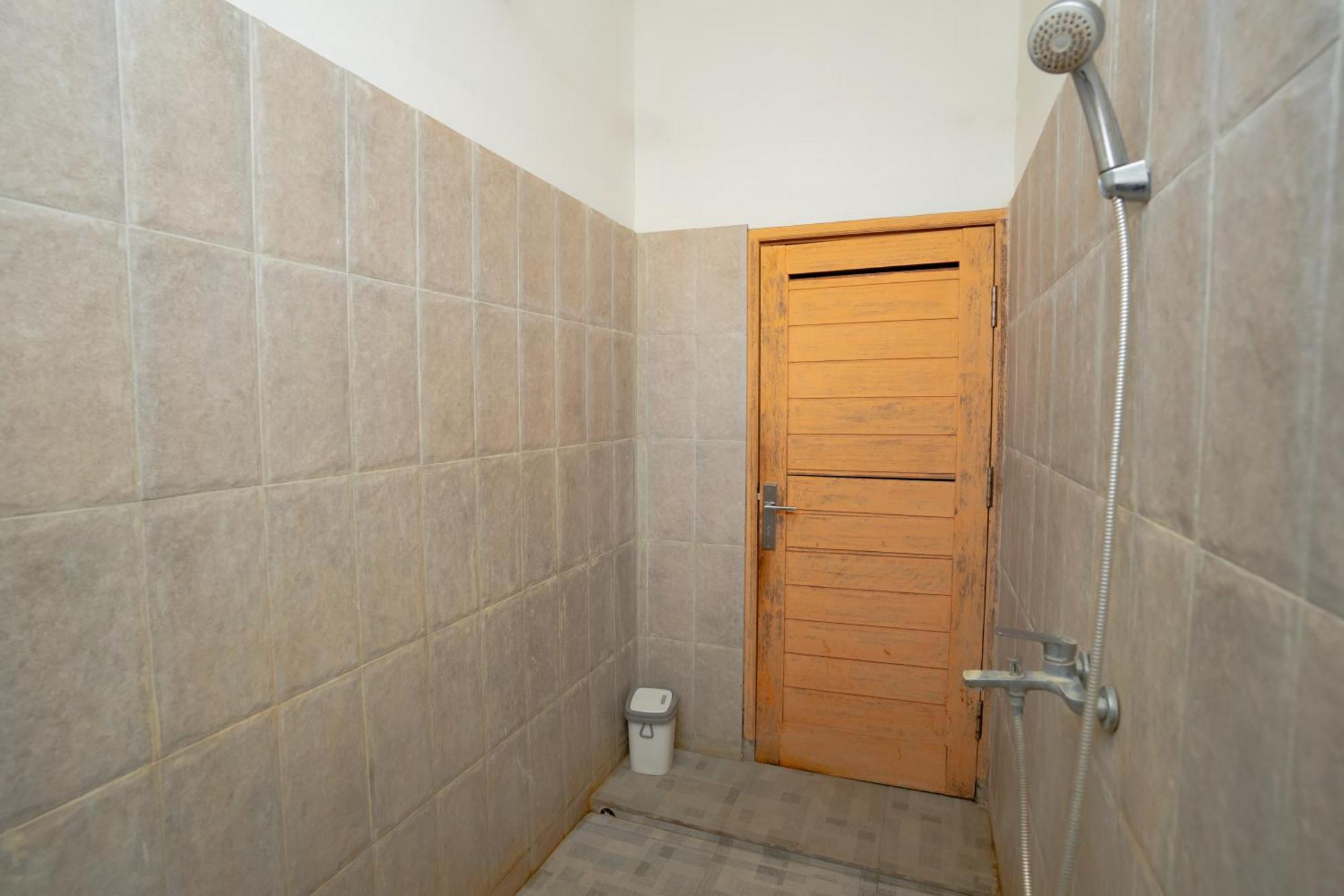 Reddoorz Syariah Near Lombok Epicentrum Mall Mataram Exterior photo